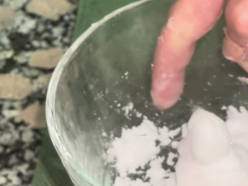 se forma la nieve artificial casera