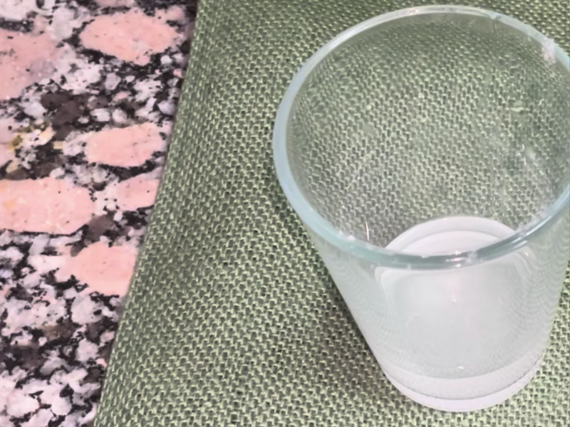 añade un poco de agua al policarbonato