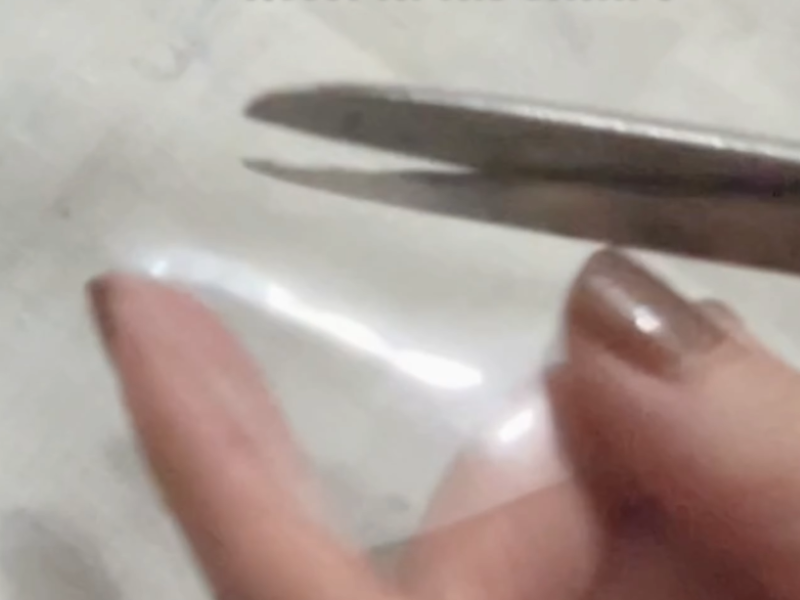 recorta las piezas con cuidado